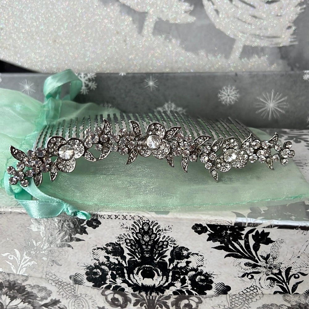 Beautiful silver flower stones hair comb